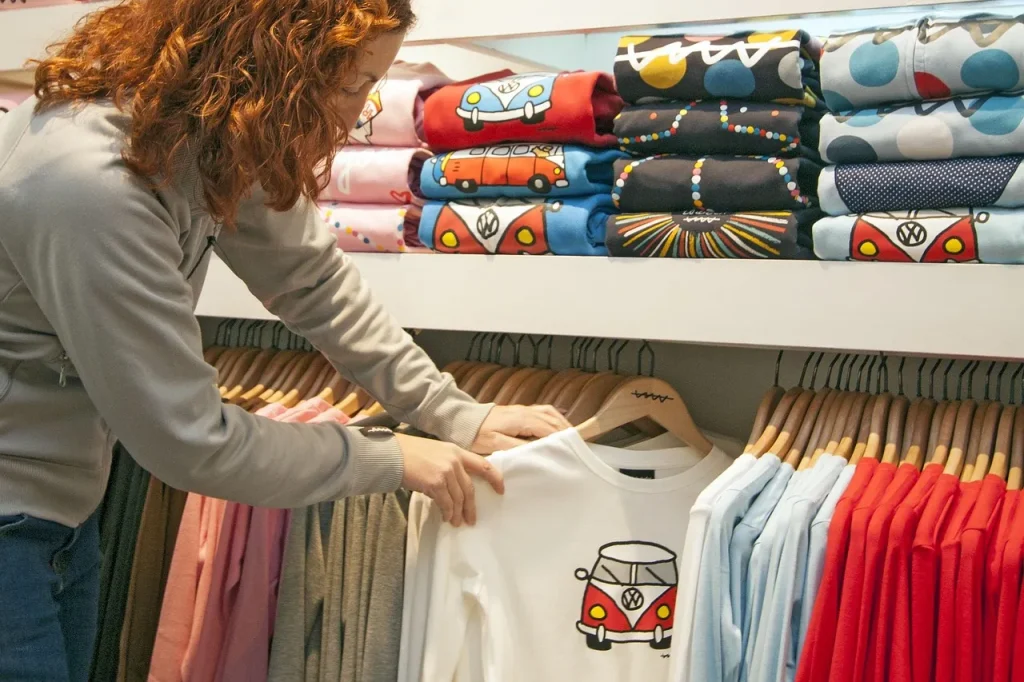 T-Shirt Fabric Guide: Cotton, Polyester and Blended Fabrics